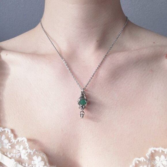 Hand Crafted Jewelry - Antique classic vintage style green pearl necklace with a small silver chain